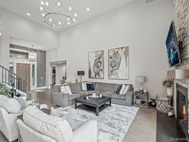 Building Photo - 3511 Lakecrest Dr