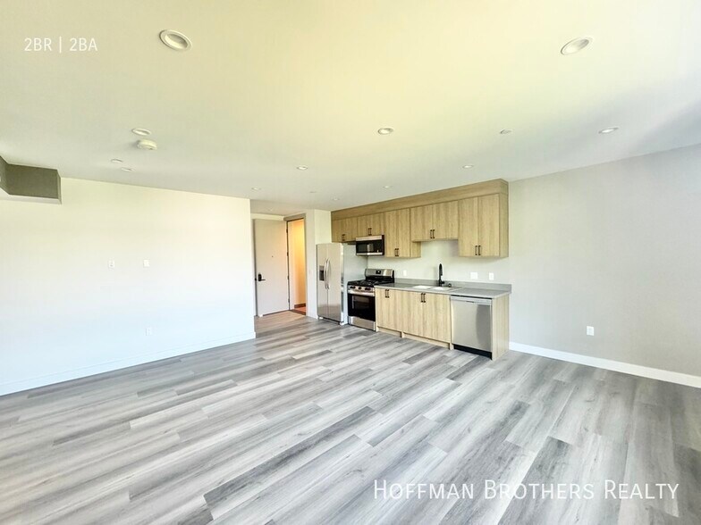 Building Photo - 10806 Blix St