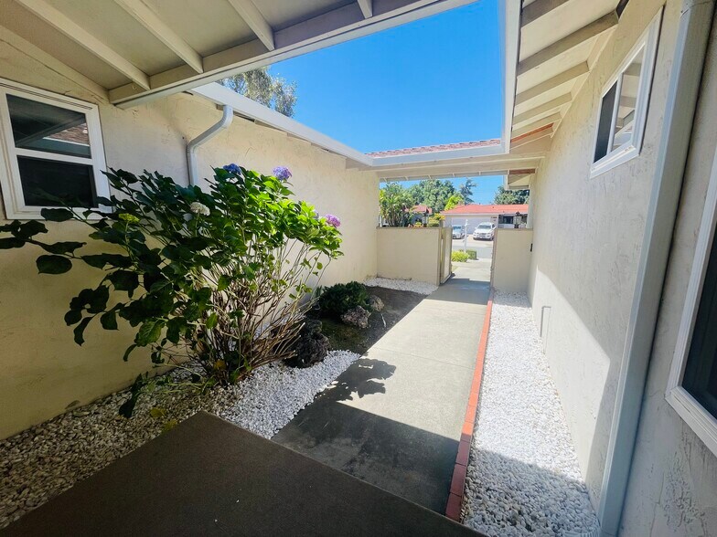 Building Photo - 1150 Stafford Dr