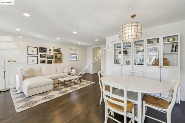 Building Photo - 3360 Arizona St