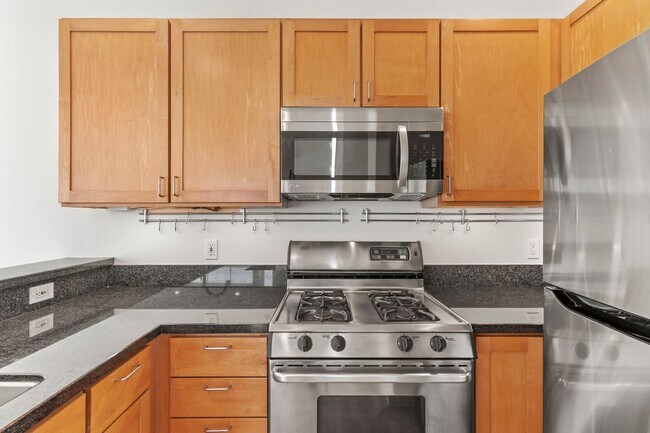 Building Photo - Lovely 2 Bed, 1.5 Bi-Level Hayes Valley Co...