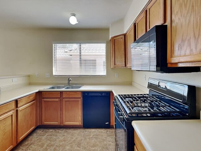 Building Photo - 4528 Possum Berry Ln