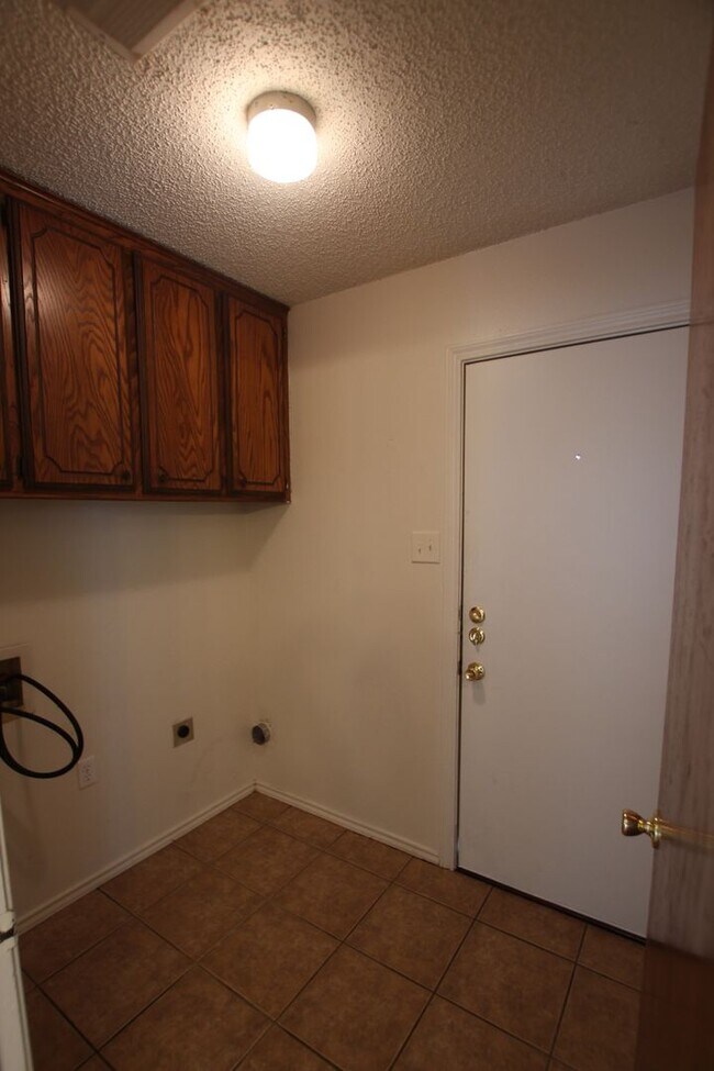 Building Photo - Ridgerock DUPLEX 20169/20171