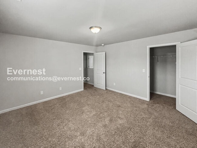 Building Photo - 3 Bed, 2.5 Bath Home with Fenced Yard & Garage / Pet-Friendly / Available Now!