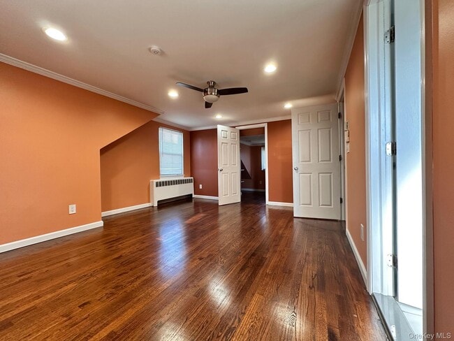 Building Photo - 316 S Oyster Bay Rd