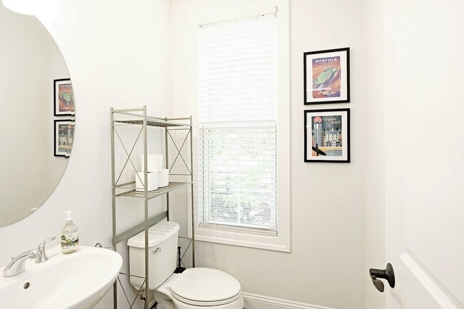 Building Photo - Pet-Friendly Townhome With Rooftop Terrace + Blue Ridge Mountain Views
