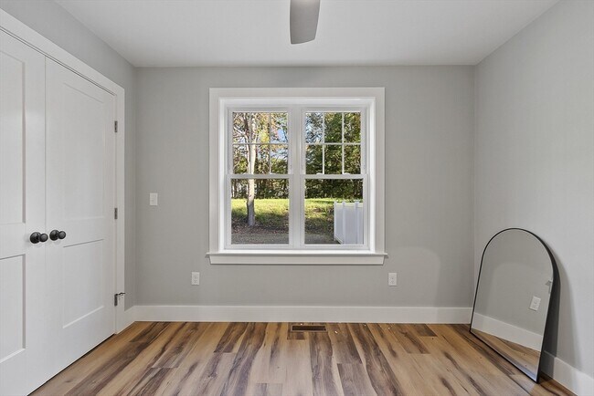 Building Photo - 18 Buttonwood Pl