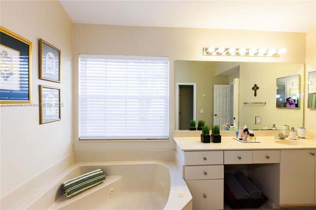 Building Photo - 2983 Oakbrook Dr