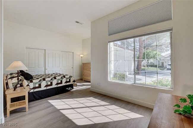 Building Photo - 9244 Pitching Wedge Dr