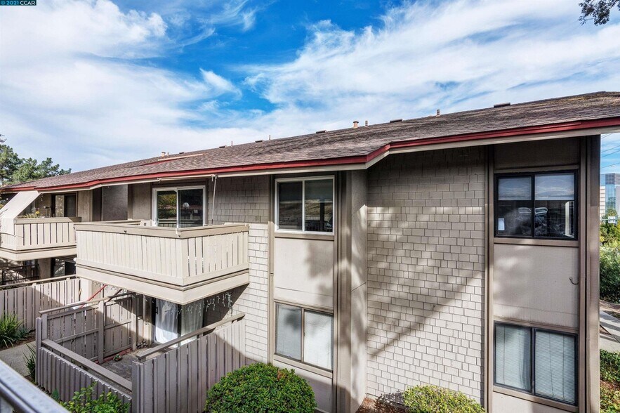 Building Photo - 101 Kinross Dr