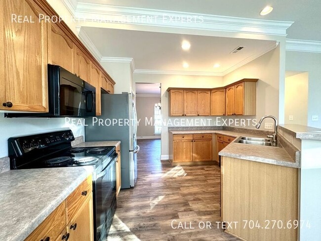 Building Photo - 8900 Hadco Ln