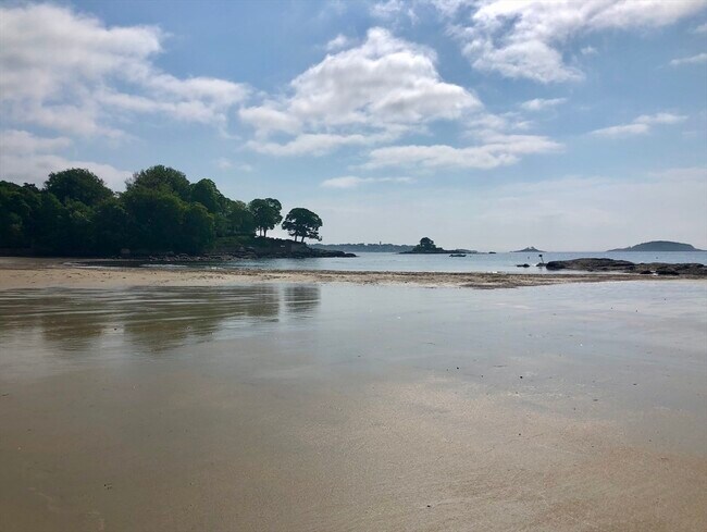 Building Photo - 918 Hale St