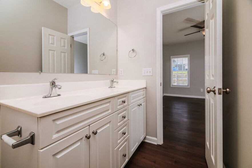 Building Photo - 1238 Braemar Highland Dr
