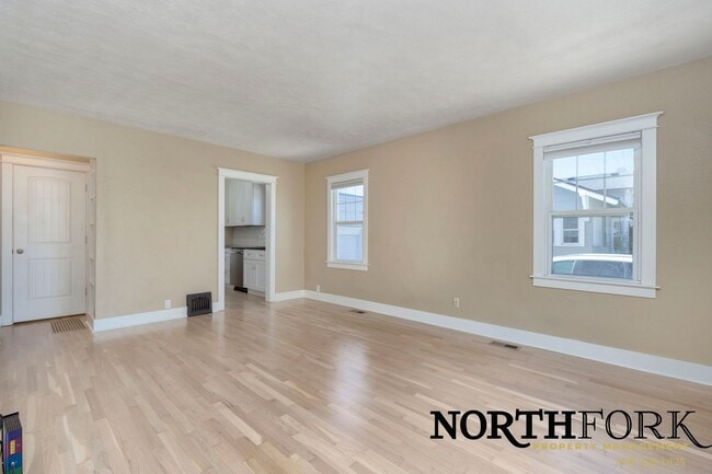 Building Photo - Cute North End Bungalow