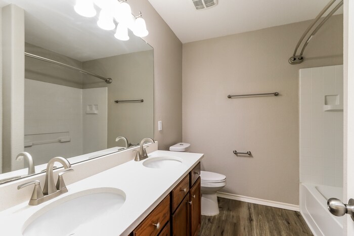 Building Photo - 816 Lightningbug Ln