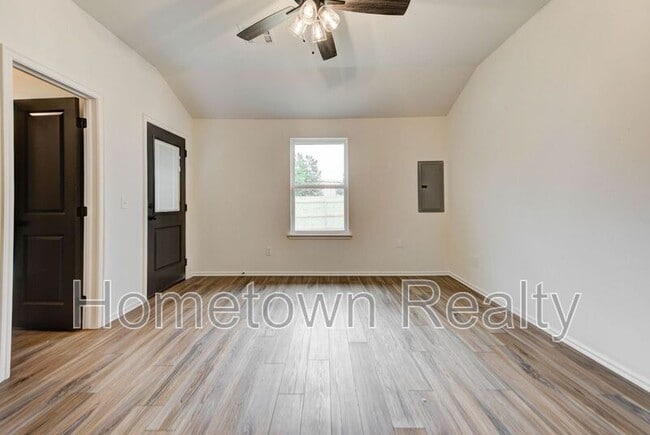 Building Photo - 403 N Cyn Ter