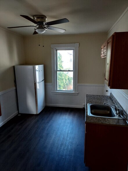 Building Photo - 519 Brooks St