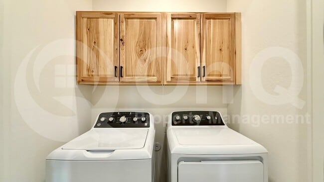 Building Photo - 2121 W Sonoran Desert Dr