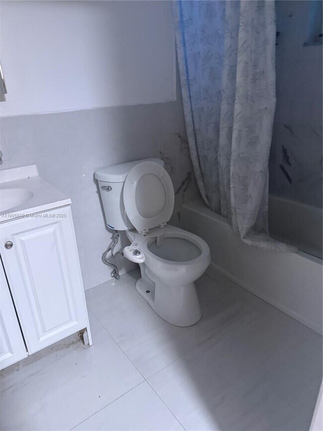 Building Photo - 317 W 34th St