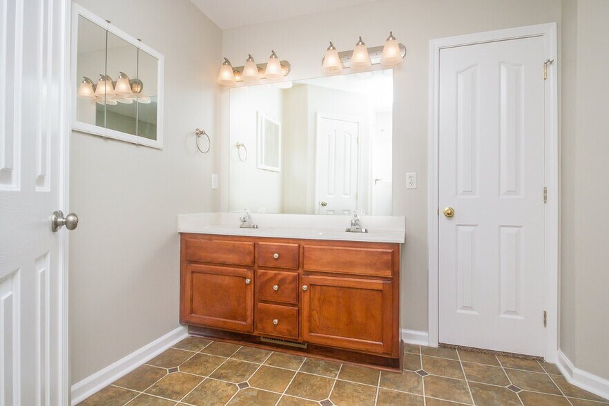 Building Photo - 3615 Stevens Bend Dr