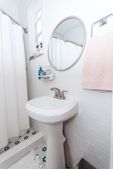 Building Photo - 1052 St Gregory St