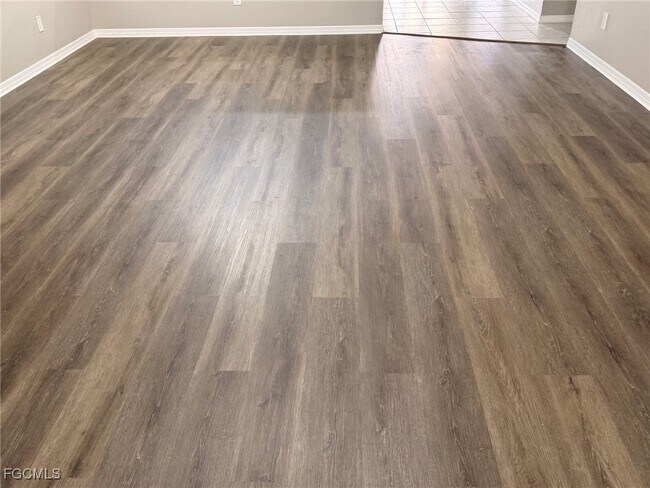 Building Photo - 2004 NE 6th St