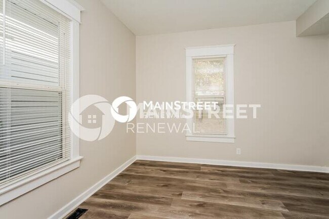 Building Photo - 4 Bedroom Pet-Friendly Home in Louisville,...
