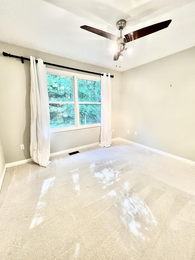 Building Photo - 229 Palisades Dr