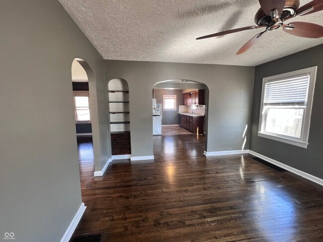 Building Photo - 1524 E 46th St