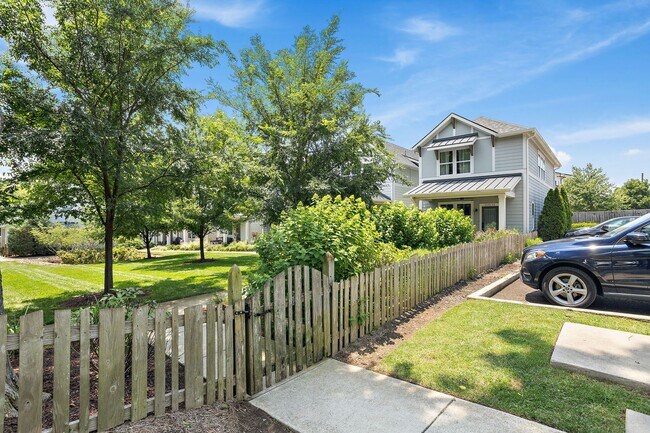 Building Photo - Stunning Gem in the heart of East Nashville!!