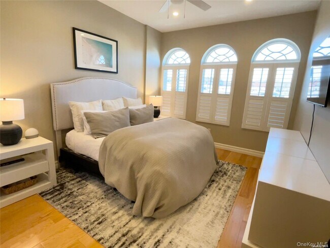 Building Photo - 10 Wall St