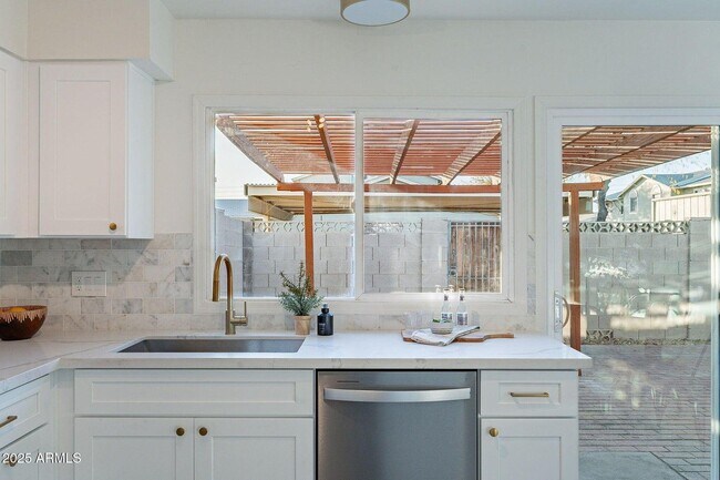 Building Photo - 4731 N 26th Ln