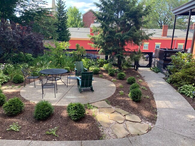 Primary Photo - 930 N Lincoln Ave
