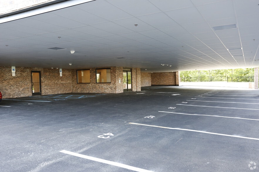 Parking - Hilltop Apartments of Totowa