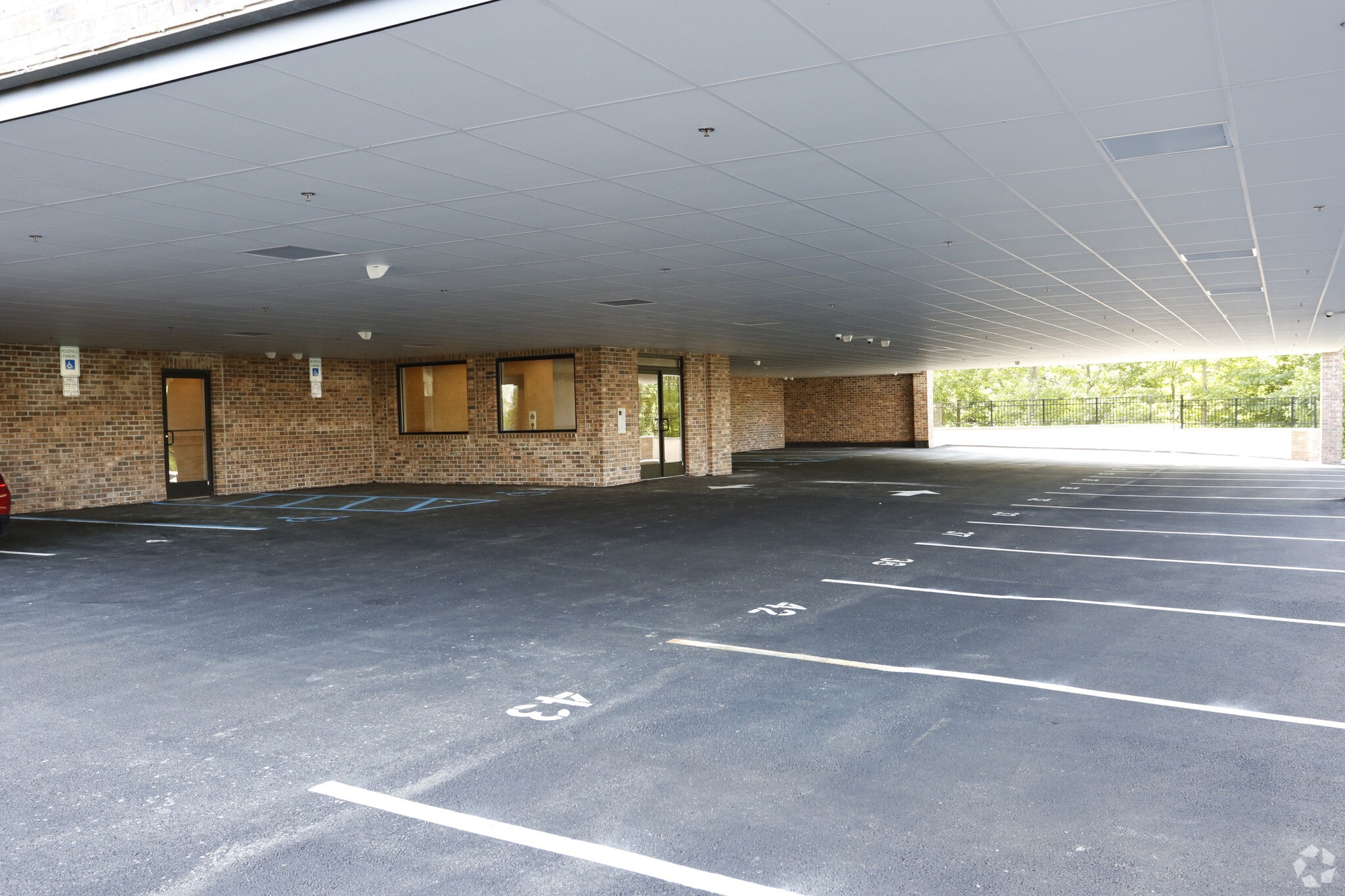 Parking - Hilltop Apartments of Totowa