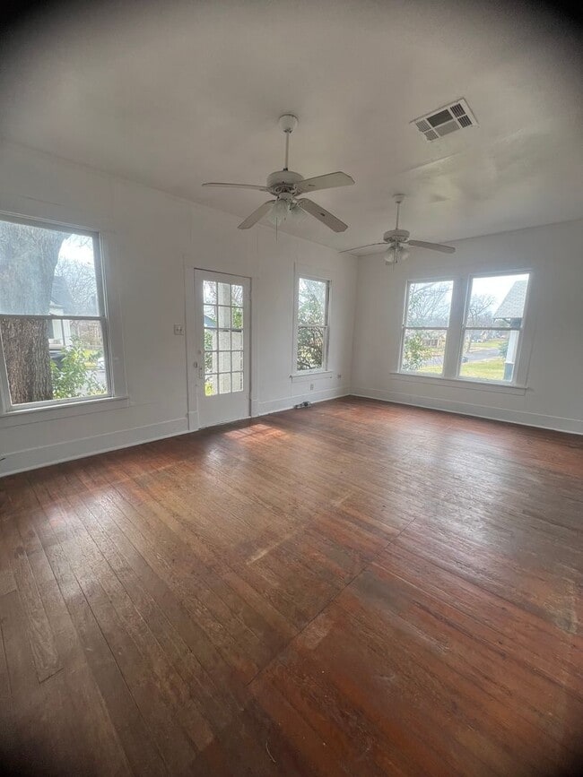 Building Photo - North Waco