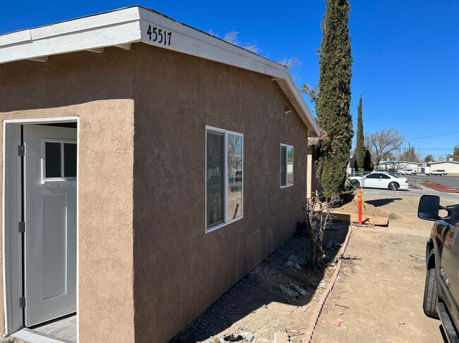 Building Photo - 45517 Corkwood Ave