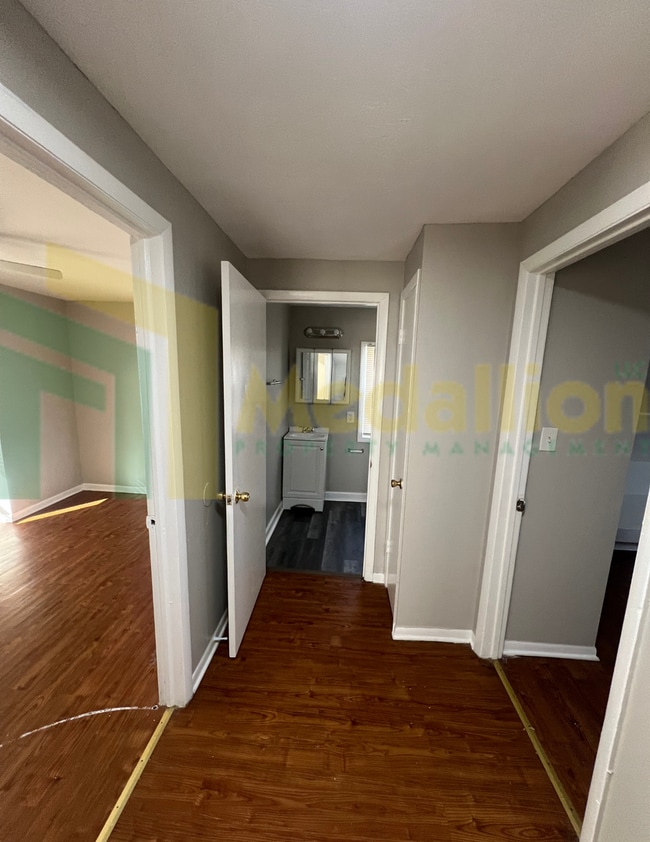 Building Photo - Spacious 4-5 Bedroom, 2-Bath Corner Lot Ho...