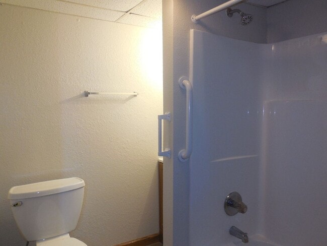 Building Photo - One Bedroom Condo with Fireplace and Stack...