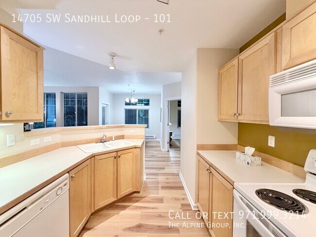 Building Photo - 14705 SW Sandhill Loop