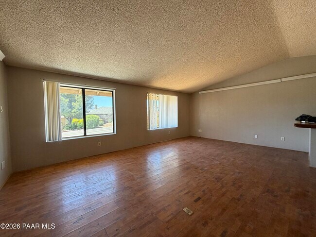 Building Photo - 927 N Old Chisholm Trail