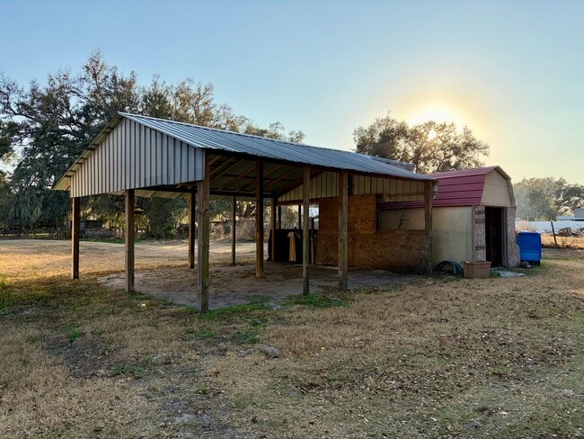 Building Photo - 3 bed/ 2 bath Beauty on 1 acre!