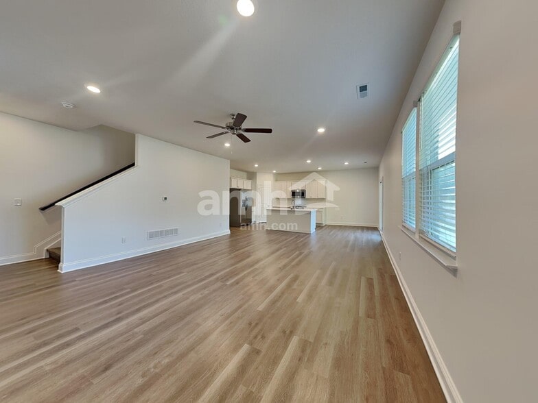 Building Photo - 319 Pne Hl Ct