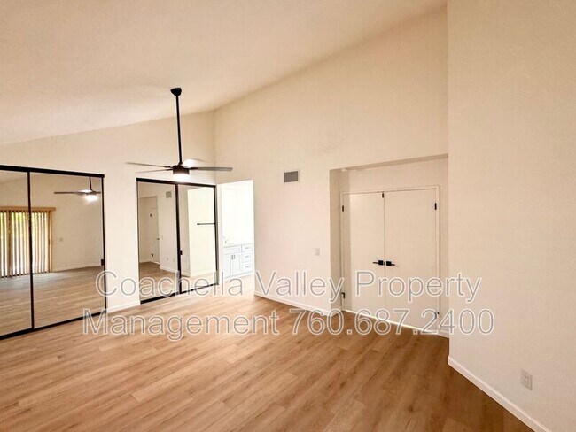 Building Photo - 41595 Navarre Ct