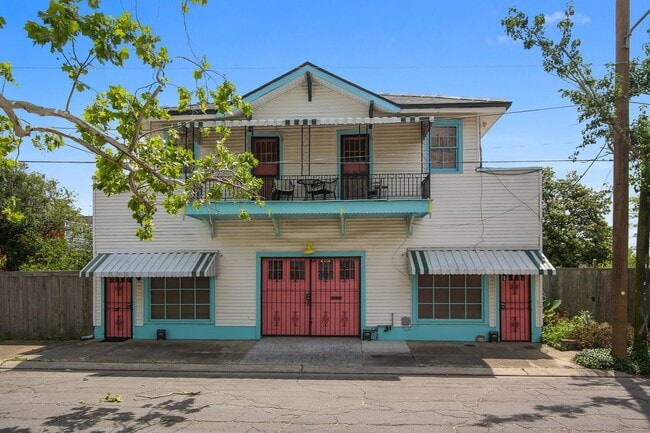 Primary Photo - 116 Elmira Ave