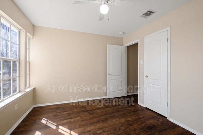 Building Photo - 1008 Chippewa