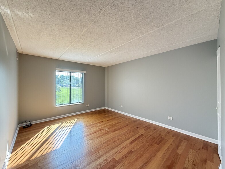 Building Photo - 525 N Quentin Rd