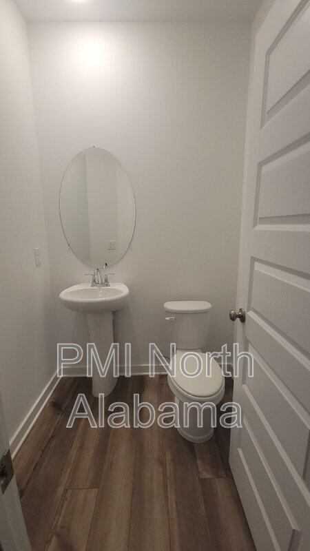 Building Photo - 7597 Discovery Pt Dr NW