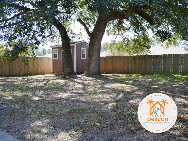 Building Photo - Charming 3-Bedroom Home with Fenced Yard, ...