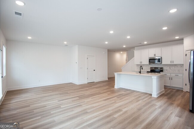 Building Photo - 3140 Marbella Cir